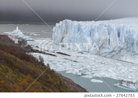 Glacier Perito Moreno, National Park Los Glasyares Glacier Perito Moreno, National Park Los Glasyares 27842783
