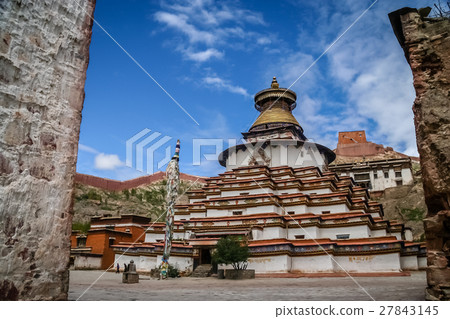Buddhist Kumbum chorten in Gyantse 27843145