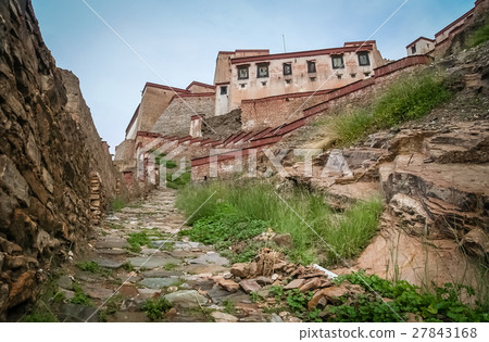 Tibetan Castle in Gyangze Tibetan Castle in Gyangze 27843168