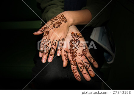 Hand painted with henna Hand painted with henna 27843198