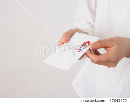 給一個袋子的婦女 27843373