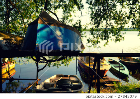 Boats on the beach and in the river in the morning 27845079