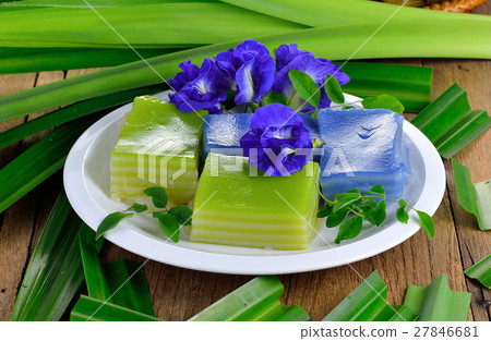 traditional thai dessert 27846681