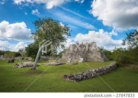 Mayapan ancient ruins, Yucatan, Mexico 27847833