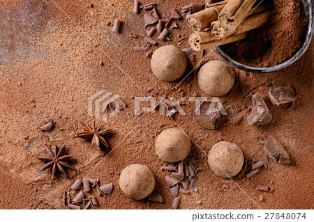 Chocolate truffles with cocoa powder Chocolate truffles with cocoa powder 27848074
