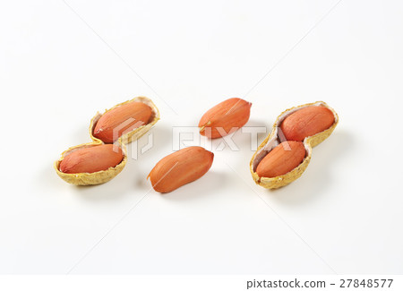 peanuts in open shell 27848577