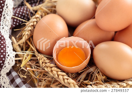 Fresh chicken eggs. 27849337
