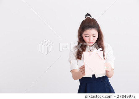 有禮物的婦女·白背 有禮物的婦女·白背 27849972