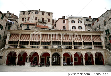 The loggia and palace in Sibenik, Croatia The loggia and palace in Sibenik, Croatia 27851444