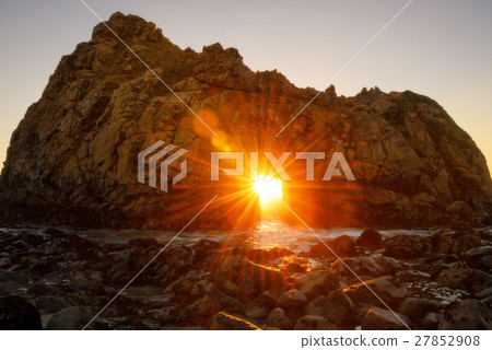 Sunset through key hole Pfeiffer beach, California Sunset through key hole Pfeiffer beach, California 27852908