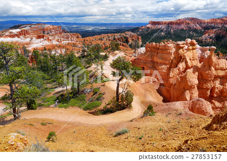 Scenic view of red sandstone hoodoos in Bryce 27853157