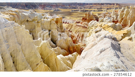 Stunning white hoodoos in Coal Mine Canyon Stunning white hoodoos in Coal Mine Canyon 27854612