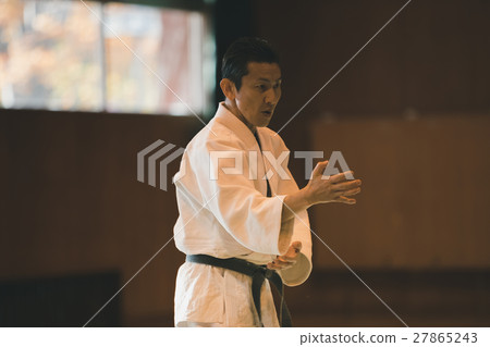 空手道 空的手 人物 27865243