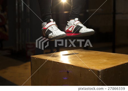 Cropped shot of sporty man doing box jumps. 27866339