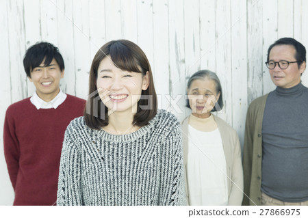 4號家庭在花園裡度過 4號家庭在花園裡度過 27866975