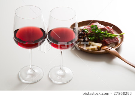 Red wine and hors d'oeuvre 27868293