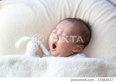 打呵欠的寶貝 27868827