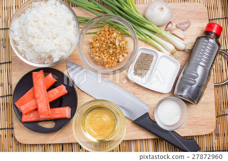 Ingredient of garlic fried rice 27872960