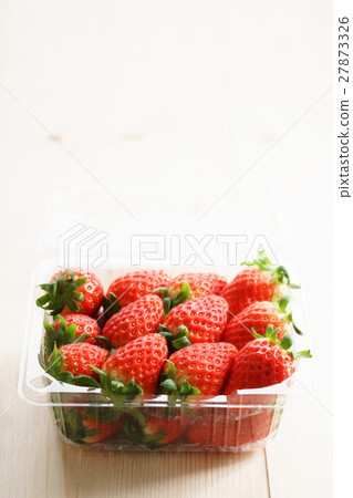 fresh strawberry 27873326