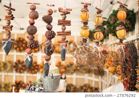 Dried oranges, cinnamon sticks garlands Dried oranges, cinnamon sticks garlands 27876292