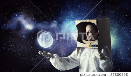 Dreaming to explore space 27880268