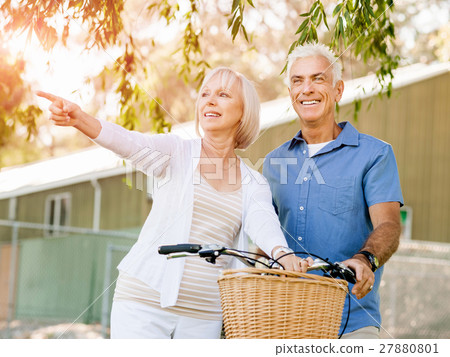 Senior couple relaxing in park 27880801