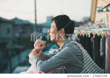 drying a futon, homemaking, housekeeping 27881336
