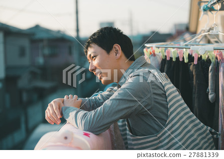 drying a futon, homemaking, housekeeping 27881339