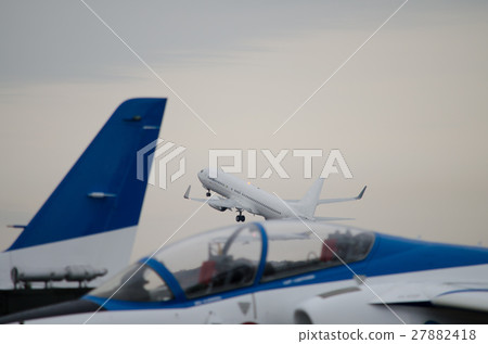 Blue impulse T-4 and civilian aircraft 27882418