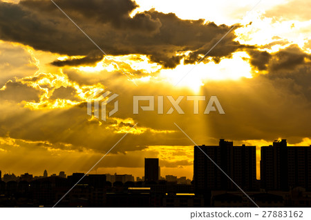 Sunrise in the bangkok city Sunrise in the bangkok city 27883162