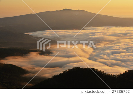 The sea of clouds over Lake Kussharo 27886792