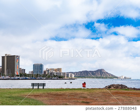 Hawaii's Ala Moana Beach Park and Diamond Head Hawaii's Ala Moana Beach Park and Diamond Head 27888048
