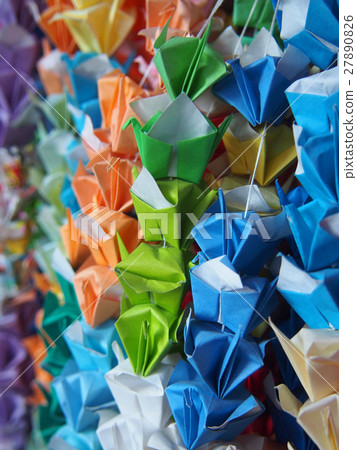 A thousand paper cranes A thousand paper cranes 27890826