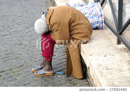 Rome Italy 15 November 2015 : Homeless people Rome Italy 15 November 2015 : Homeless people 27892480