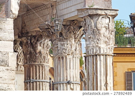 View of Roman Forum, focus on the Saturn's Temple View of Roman Forum, focus on the Saturn's Temple 27892489