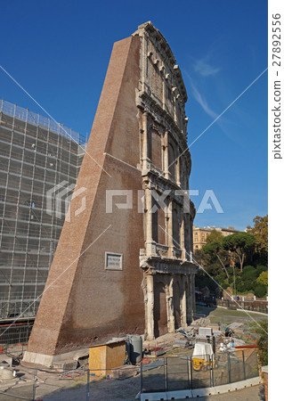 The Colosseum in Rome, Italy 27892556