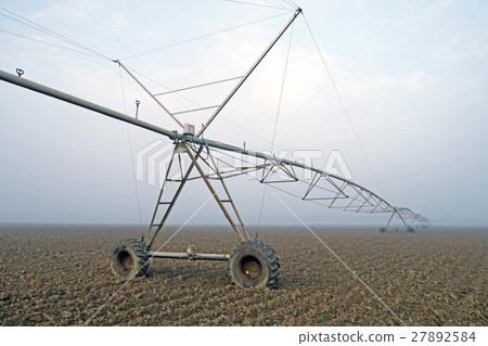 Crop Irrigation using the center pivot sprinkler 27892584