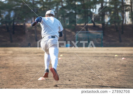 高中球兒童的練習場景 27892708