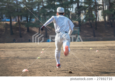Practice scene of high school ball children 27892710