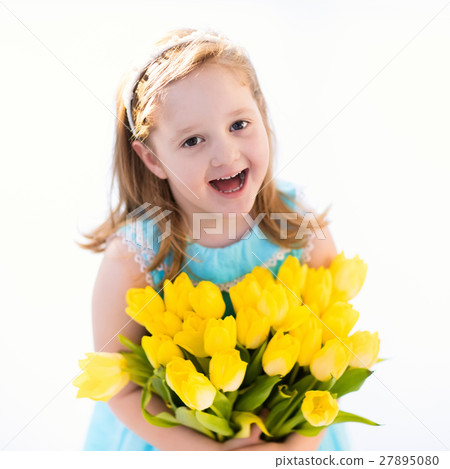 Little girl with tulip flower bouquet Little girl with tulip flower bouquet 27895080