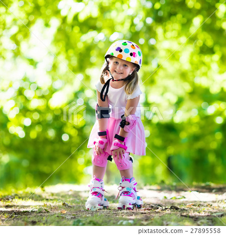 Little girl with roller skate shoes in a park 27895558