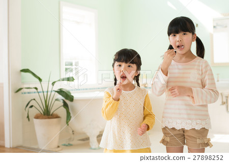 Family Toothbrush Image Family Toothbrush Image 27898252