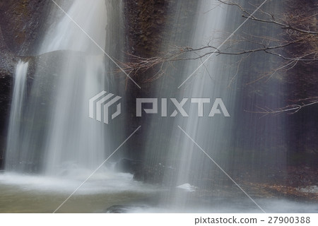 在仲冬的反面的瀑布 在仲冬的反面的瀑布 27900388
