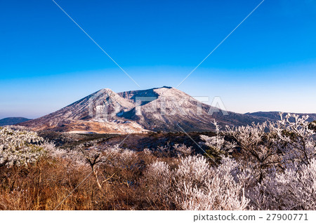 從白鳥山看到的雪的霧島山雪 27900771