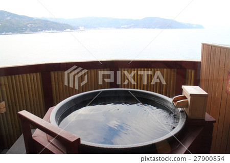 Luxury hotel with outdoor bath with source drawer 27900854