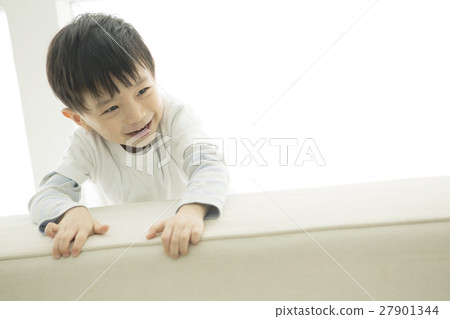 4 year old boy with a smile 27901344
