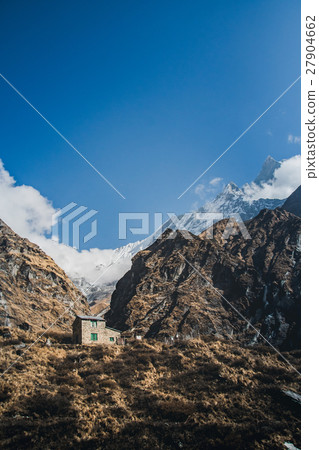 Small Abandoned house on the ABC & MBC route 27904662