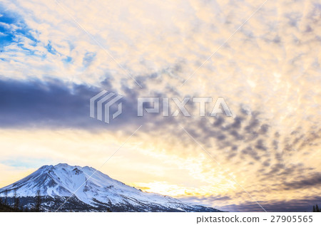 mt Shesta when sunset in California,usa. 27905565