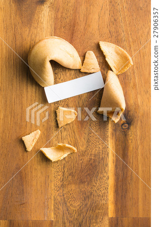 The fortune cookies. 27906357