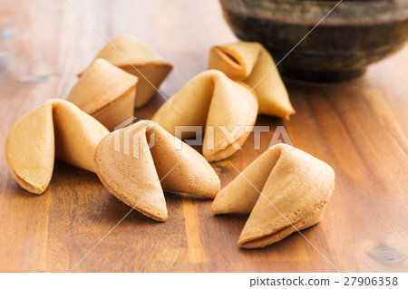 The fortune cookies. 27906358